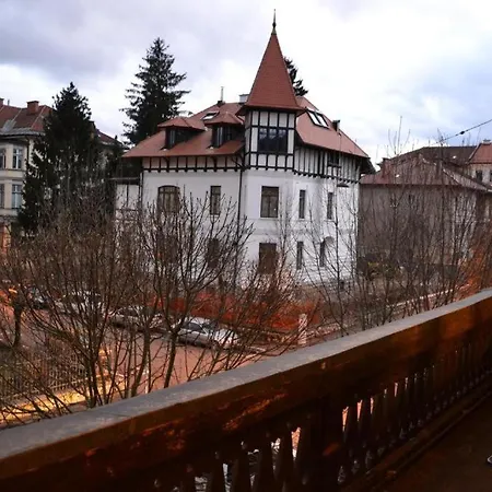 The Villa, Center Hiša za goste 4*
