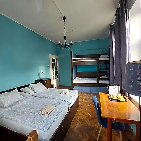 The Villa, Center Hiša za goste 4*
