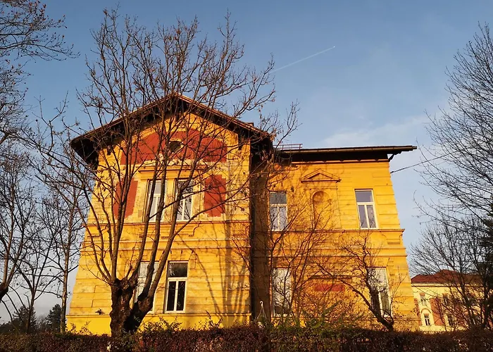 The Villa, Center Pensjonat *